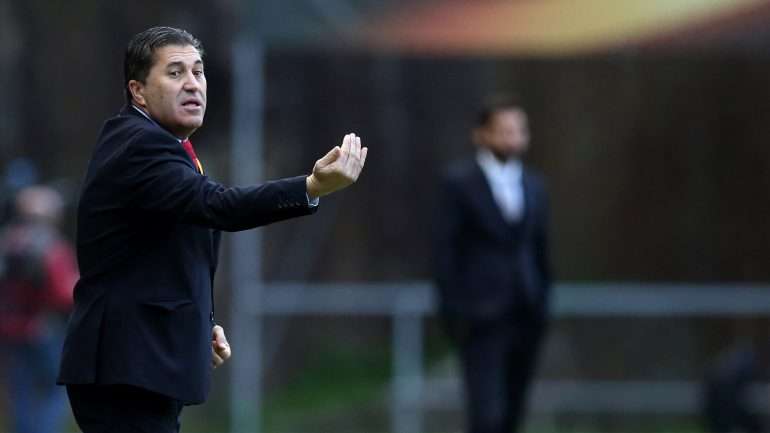 O treinador luso tinha assinado um contrato válido por seis meses com o Al Sharjah em janeiro último