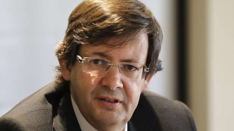 A análise foi feita com base nos Relatórios e Contas de 2016 das 21 empresas nacionais cotadas em bolsa e que são seguidas pela Proteste Investe, que referiu que a Pharol e a Sonae Indústria não divulgaram informação suficiente