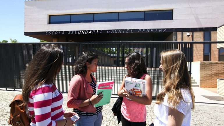 Foram realizadas mais de 300 mil provas pelos alunos dos 11.º e 12.º anos
