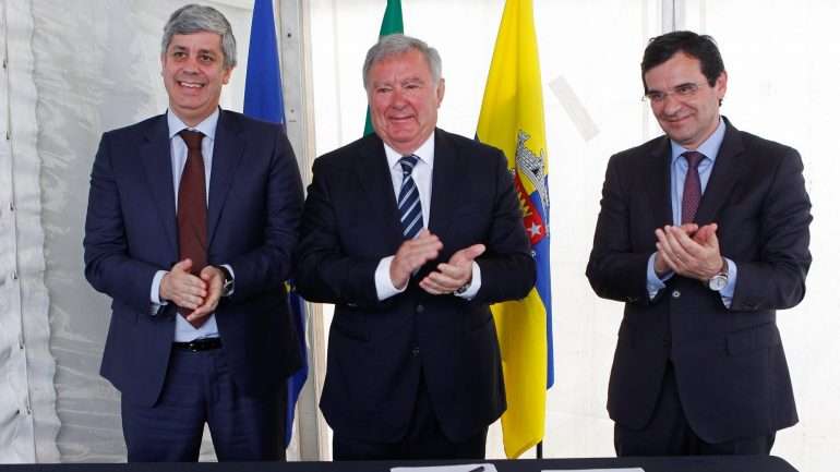 O ministro adiantou que o Governo deu orientações para que o novo concurso do Hospital de Cascais passe também a incluir pela totalidade as oito freguesias de Sintra