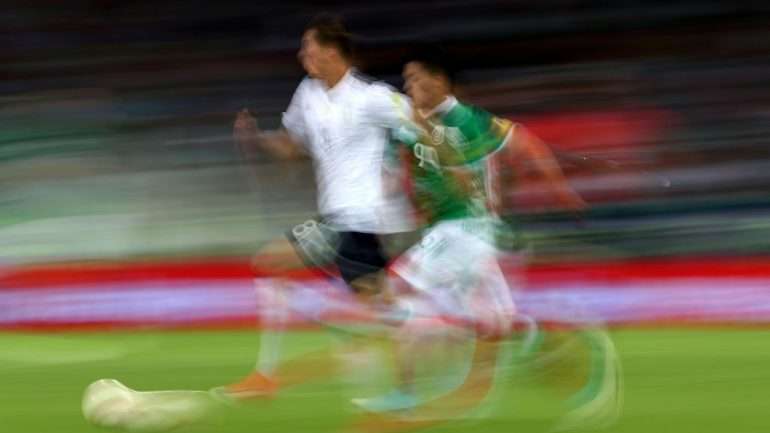 Grande foto. Diferente do que é normal. Mas que retrata bem a veia supersónica de Goretzka frente ao México