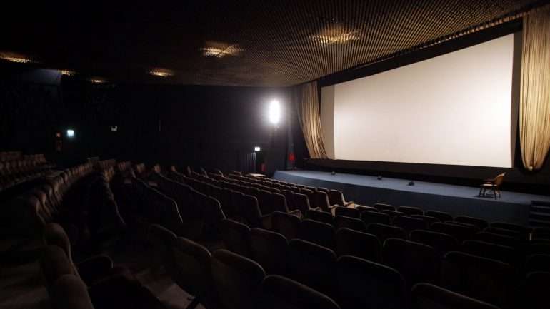 A programação da 34.ª edição do Festival envolveu 44 produções de teatro, dança e música, 27 das quais espetáculos de sala
