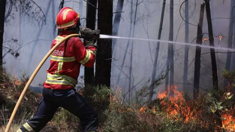 A extinção dos Governos Civis foi aprovada pelo Governo PSD/CDS-PP a 8 de setembro de 2011