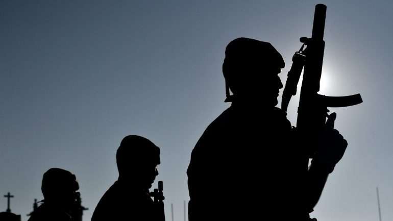O protesto tinha como objetivo pedir a a exoneração do General Rovisco Duarte e do chefe do Estado-Maior General das Forças Armadas