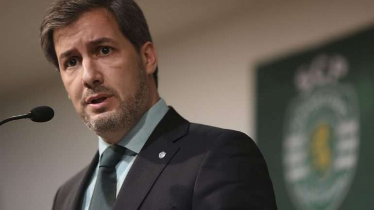 O clube informa ainda que em nada esta mudança fará mudar a "exigência máxima" imposta às equipas técnicas
