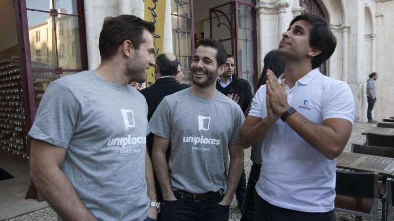 A plataforma online de alojamento para estudantes universitários foi fundada por Ben Grech, Mariano Kostelec e Miguel Santo Amaro em 2012