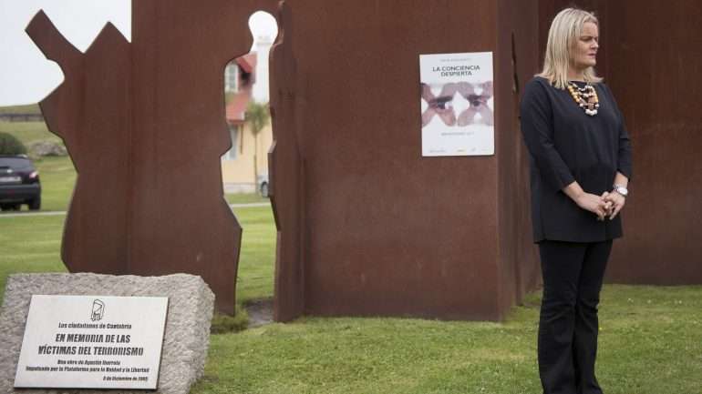A ETA foi criada em 1959, durante a época da ditadura franquista e renunciou à luta armada em 2011, depois de mais de 40 anos de atos de violência em nome da independência do País Basco e de Navarra