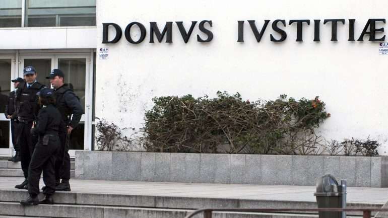 A greve será cumprida entre as 12h30 e as 13h30 e entre as 17h e as 9h do dia seguinte a partir de hoje até 31 de dezembro de 2018