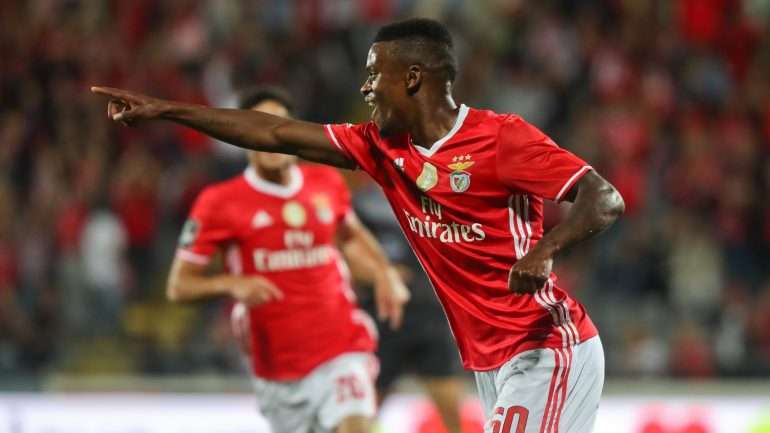Nélson Semedo vai ser companheiro de André Gomes na equipa de Messi, Neymar, Suárez e companhia