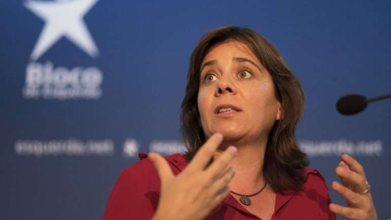 A coordenadora nacional do BE, Catarina Martins, numa conferência de imprensa esta sexta-feira de manhã na sede do partido, em Lisboa