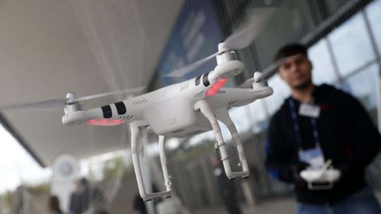 O governante adiantou que "até ao final deste mês" vão ser apresentados diplomas sobre drones.