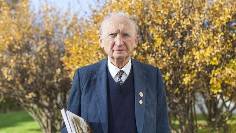 Gentil Martins tem 87 anos e tem uma carreira ligada sobretudo à Pediatria e à Oncologia