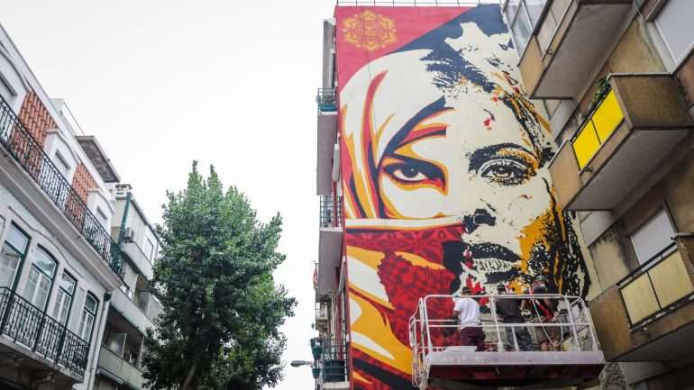 Shepard Fairey tornou-se conhecido com o projeto Obey, que iniciou em 1989