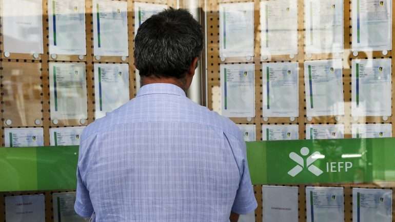 O IEFP destaca o Algarve e o Alentejo com as descidas percentuais mais acentuadas
