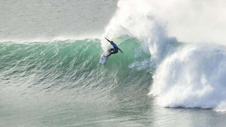 Frederico Morais fez a melhor onda na final (9.40) mas não conseguiu superar Filipe Toledo na final