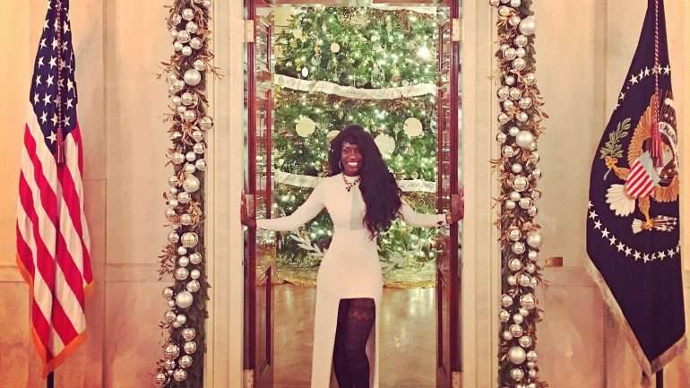 Bozoma Saint John fotografada na Casa Branca, onde marcou presença no jantar de Natal organizado por Barack Obama