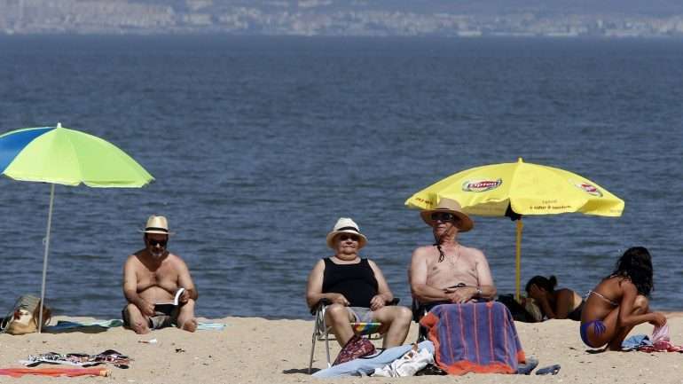 O IPMA elevou esta sexta-feira de sete para 12 os distritos sob ‘aviso amarelo’