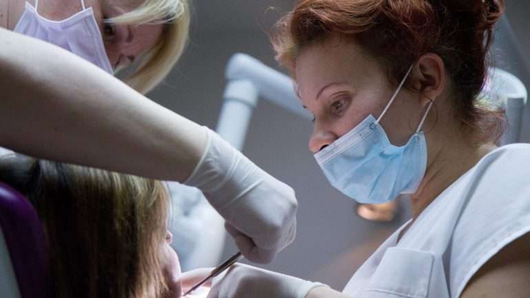 O estudo mostra também que 47% das crianças com 12 anos têm cáries dentárias
