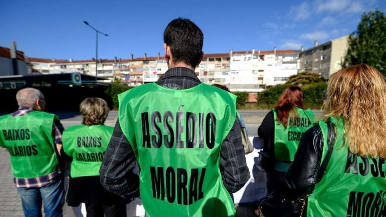 A greve foi convocada pelo CESP - Sindicato dos Trabalhadores do Comércio, Escritórios e Serviços de Portugal, ligado à CGTP