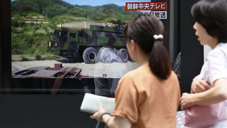 Segundo outro relatório oficial norte-americano, o líder norte-coreano Kim Jong-Un dispõe de cerca de 60 bombas nucleares