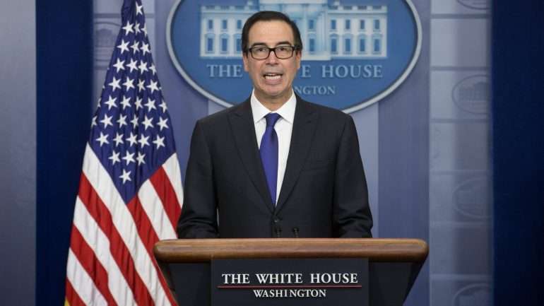 Steven Mnuchin justificou a decisão com o envolvimento dos oito na criação de uma assembleia constituinte