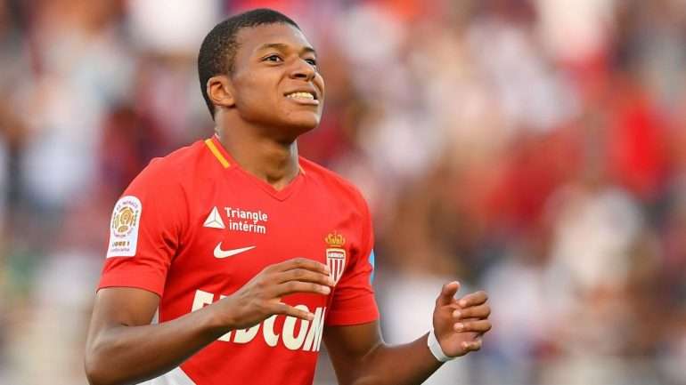 Kylian Mbappé pode tornar-se a segunda maior transferência de sempre num mercado de loucos (graças ao PSG)