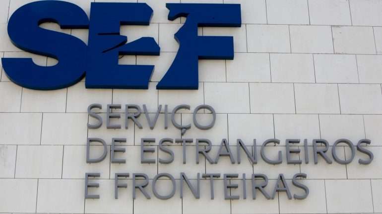 De acordo com o SEF, trata-se de um grupo criminoso organizado que se dedica a trazer cidadãos oriundos do Leste Europeu