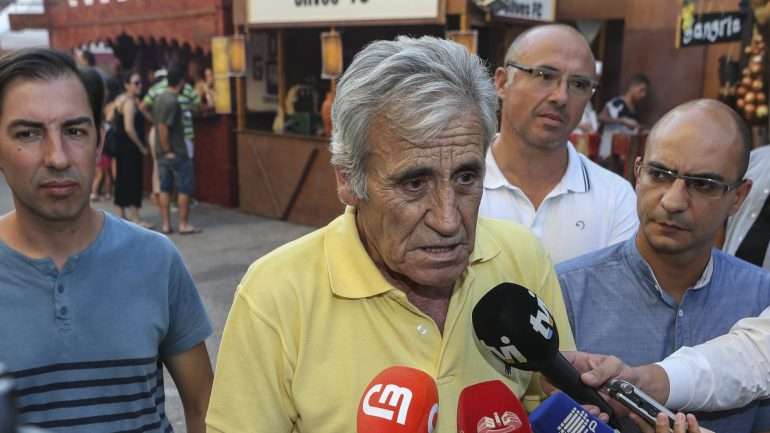 Líder do PCP acusou os sociais-democratas de entrarem em contradição ao votarem contra a proposta para baixar o Imposto Municipal sobre Imóveis