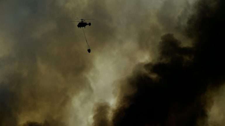 A página da Proteção Civil dá conta dos meios envolvidos: 219 bombeiros, oito meios aéreos e 54 viaturas.