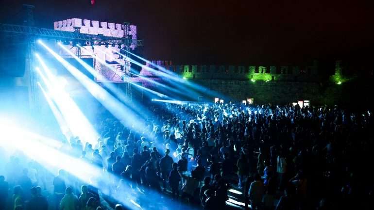 O festival arranca às 23h00 de esta quinta-feira com três espetáculos audiovisuais "em estreia absoluta em Portugal"