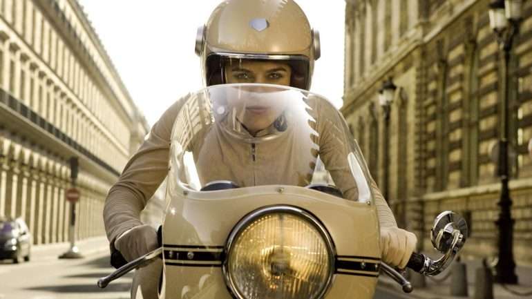 Em 2013, Joe Wright realizou o anúncio do perfume Coco Mademoiselle, da Chanel. A protagonista foi Keira Knightley.