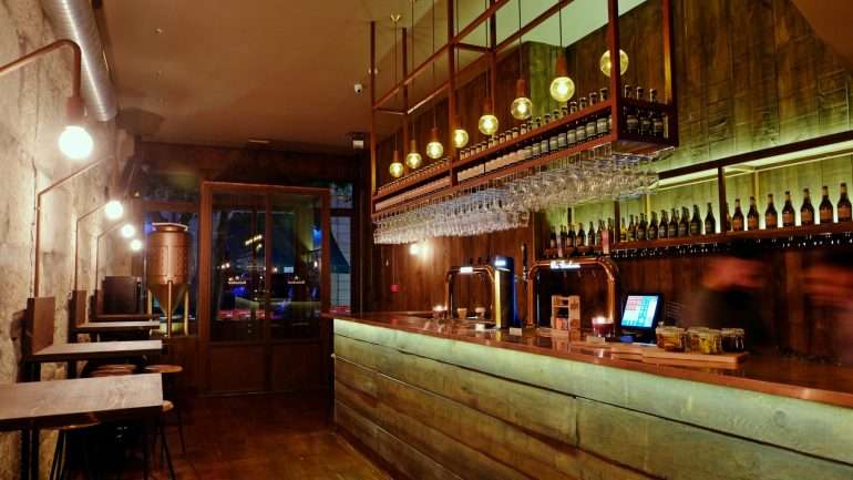 O Bierhaus tem perto de 50 lugares sentados e está aberto todos os dias.