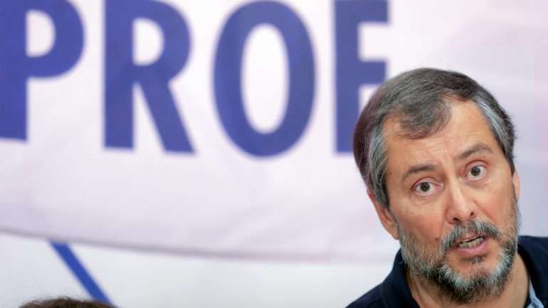 A Fenprof adianta que os gabinetes jurídicos "estão a apoiar a contestação jurídica" de professores