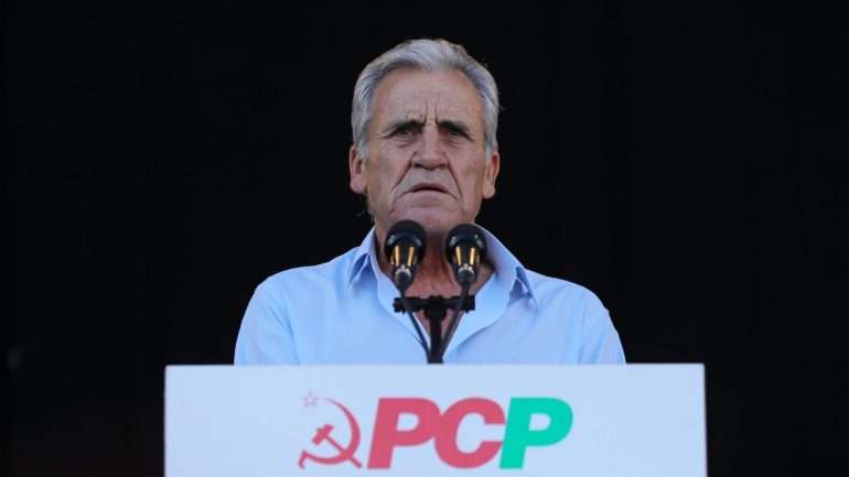 Jerónimo de Sousa lembrou ainda que o PCP defende "a não proliferação de armas nucleares"