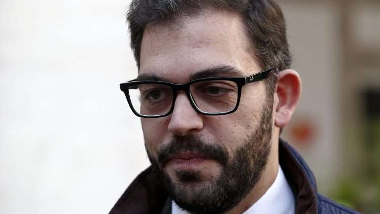 O autarca defendeu que esta taxa permite dotar a capital de "serviços de qualidade na Proteção Civil"