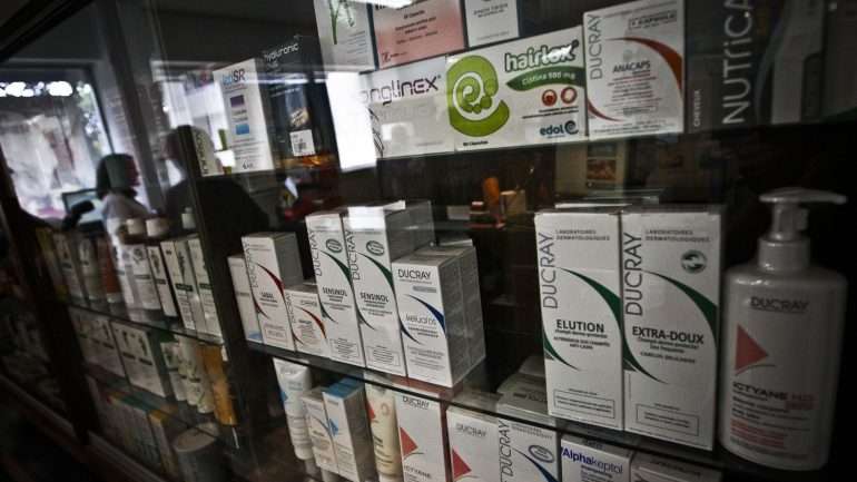 São cada vez mais frequentes as queixas da população para encontrar alguns tipos de medicamentos