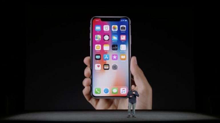 Este é o primeiro evento realizado no novo super-edifício da Apple. O anfiteatro, com capacidade para 1.000 lugares, chama-se Steve Jobs Theater.