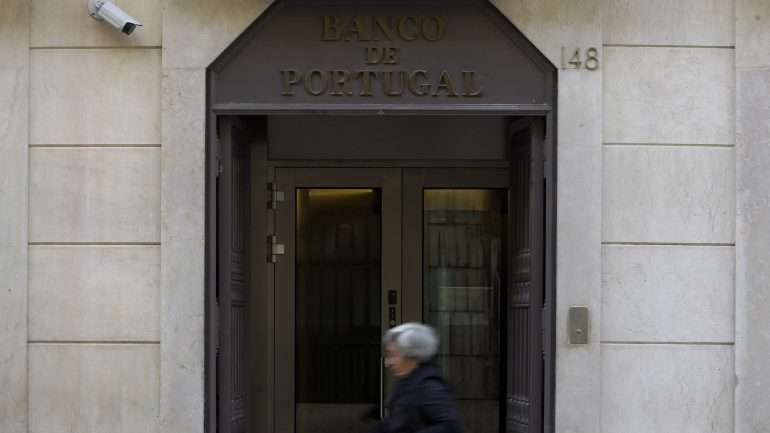O Governo tem a meta de chegar ao final do ano com uma dívida de 127,9% do PIB