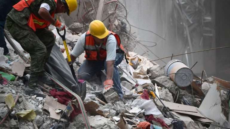 O sismo da passada terça-feira já fez mais de 270 mortos e 100 desaparecidos