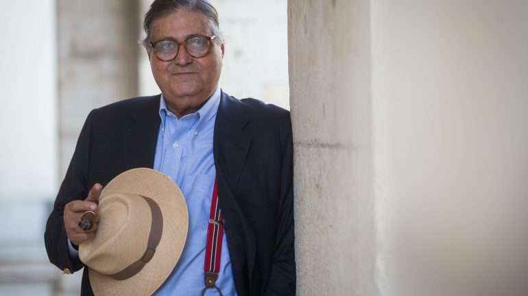 Apesar de já ter escrito vários livros (incluindo uma biografia de Fernando Pessoa), José Paulo Cavalcanti garante que não é escritor: "Sou um advogado que sabe escrever”