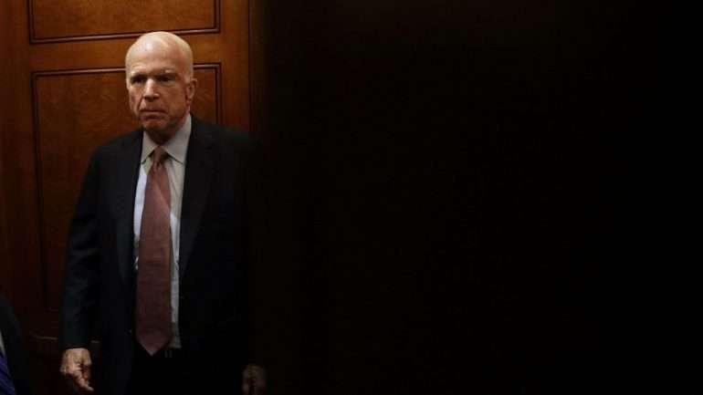Com a sua "nega" à reversão do Obamacare, McCain pode ter afundado as hipóteses de que a nova lei seja aprovada