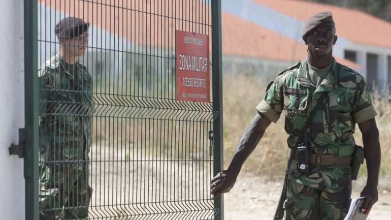 No sábado, o semanário Expresso divulgou um relatório dos serviços de informações militares enviado para a PJ e para o SIS