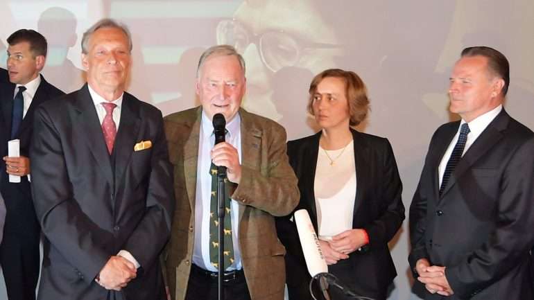 Alguns dos rostos mais conhecidos do partido. Ao centro, de gravata, está o líder Alexander Gauland