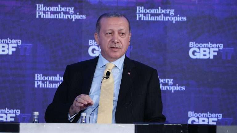 "Temos a válvula. Se a fecharmos, este assunto acaba", ameaçou Erdogan