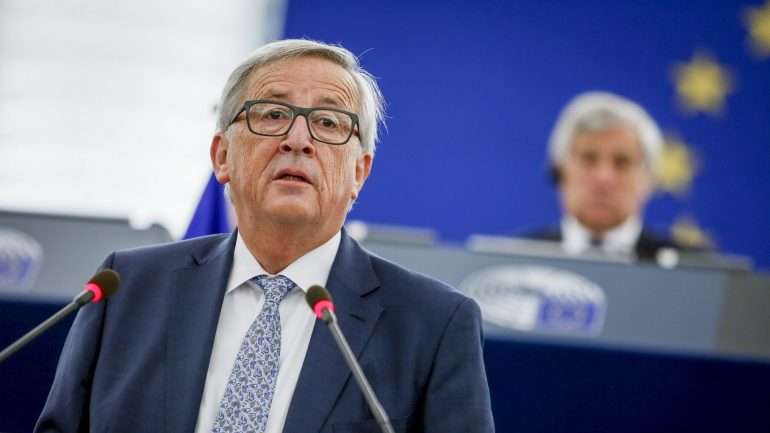 "A Europa precisa de coragem", sublinhou Juncker