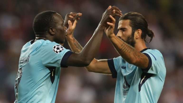Sérgio Oliveira trabalhou para equilibrar, Aboubakar marcou para desequilibrar e o FC Porto venceu no Mónaco