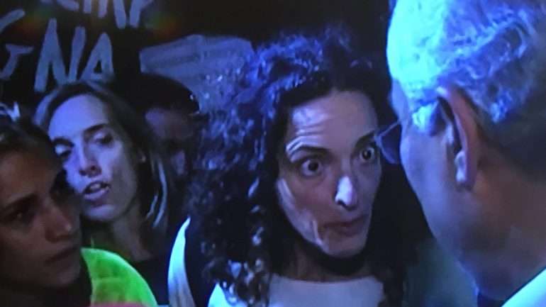 O chefe do Governo ainda recebeu uma carta aberta dos professores