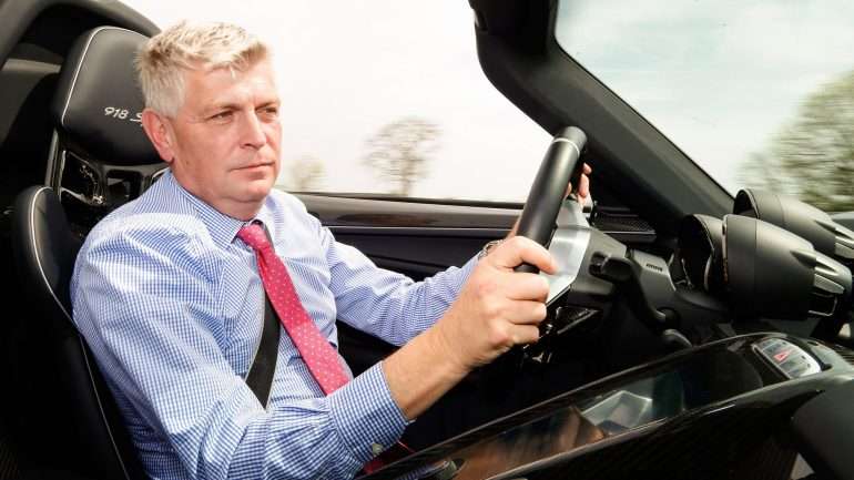 O antigo responsável pelos motores do grupo alemão vai ter de explicar à justiça germânica como é que nada tinha a ver com o 'software' fraudulento, quando era ele o responsável máximo no desenvolvimento das mecânicas na Volkswagen e Porsche
