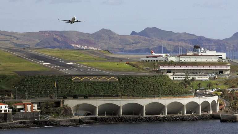 O vento na zona leste da ilha está condicionar o tráfego aéreo
