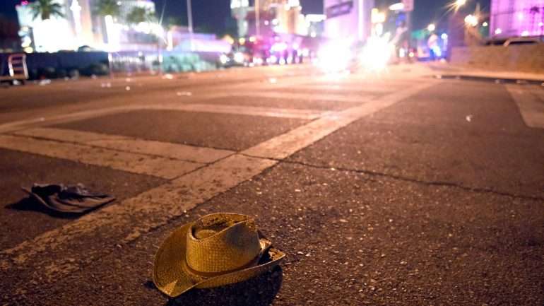 Stephen Paddock matou pelo menos 59 pessoas a partir do 32º andar